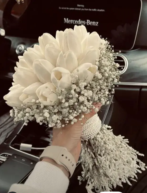 گل عروس ژیپسوفیلا و رز گل عروس ژیپسوفیلا و رز