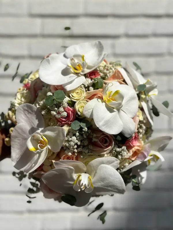 دسته گل عروس ارکیده و رز دسته گل عروس ارکیده و رز